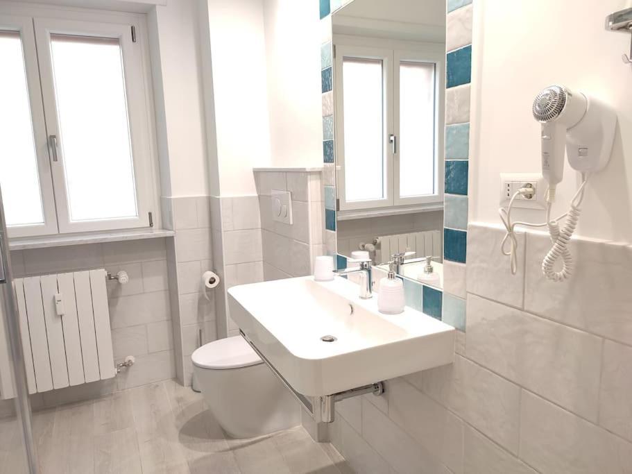 Sunnyhome- Ostia Lido Vista Mare 2 Bagni Екстер'єр фото